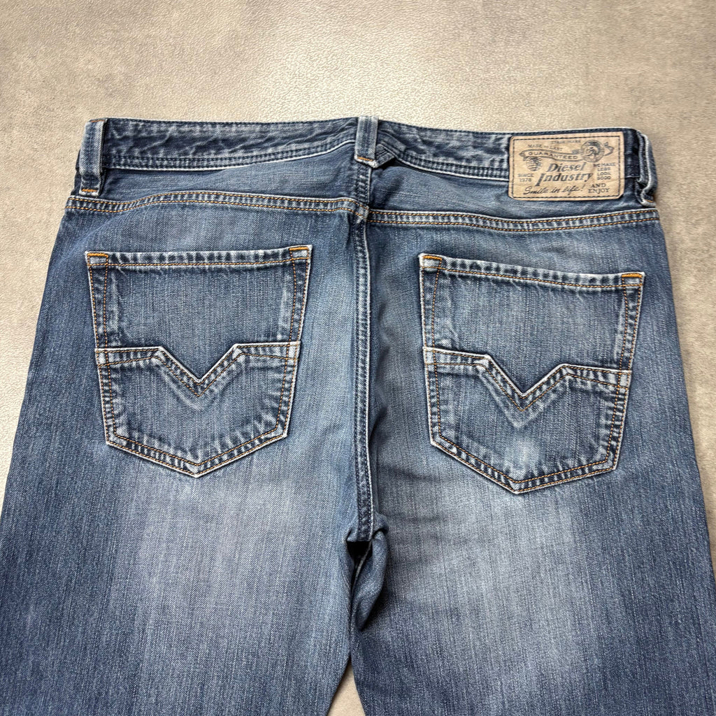 Diesel Straight Jeans (W34/L32)